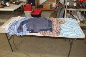 lot 181 image: Lot of (6) Mens Shirts - Long Sleeve Button Down, Short Sleeve Button Down Size Large