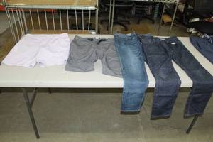 lot 189 image: Lot of (4) Clothing - Shorts, Sweat Shorts, Jeans (x2)