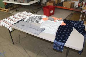 lot 191 image: Lot of (5) Womens Sportswear Shirts and Pants Size Medium