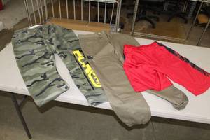 lot 192 image: Lot of (3) Clothing - Pants (x2), Shorts (x1)