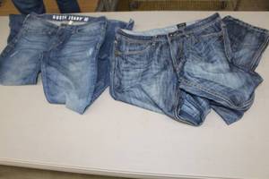 lot 195 image: Lot of (2) Womens Jeans - Driven Buffalo David Britton Straight Fit Size 34, Guess Jeans Brit Rocker Slim Straight Size 30