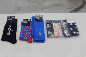 lot 201 image: Lot of (5) Clothing - Socks (x3 pair), Underwear (x2)