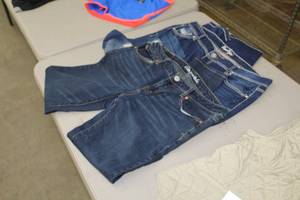 lot 197 image: Lot of (2) Womens Jeans - Arapostle Lola Legging Size 10 Regular, Amethyst Size 13