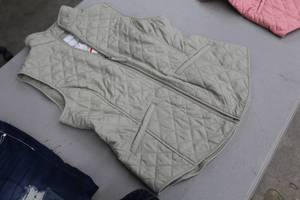 lot 199 image: Van Huesen Thermal Vest Size X-Small