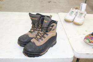 lot 162 image: Columbia Mens Hiking Boots Size 9