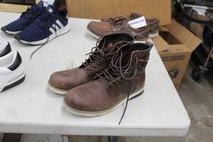 lot 170 image: Levis Leather Mens Shoes Size 9.5