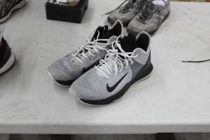 lot 167 image: Nike Mens Shoes Size 9.5
