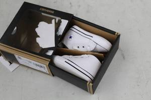 lot 160 image: Converse All Star Crib Shoes Size 2