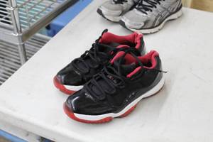 lot 166 image: Mens Shoes Size 8.5