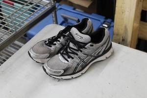 lot 169 image: Oasics Mens Shoes Size 8.5