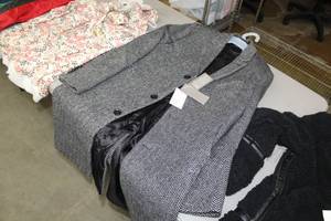 lot 210 image: H&M Womens Premium Coat Size 40 Regular