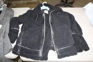 lot 209 image: H&M Divided Fleece Womens Jacket Size Medium