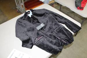 lot 213 image: H & M Slim Fit Womens Zip-Up Jacket Size 42 Regular