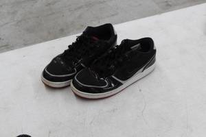 lot 173 image: Nike Mens Shoes Size 12