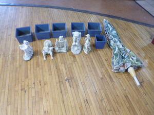lot 15 image: Garden Items