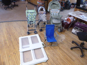 lot 19 image: Baby Items
