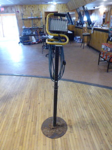 lot 43 image: Adjustable Work Light