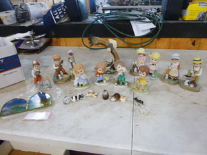 lot 94 image: Lot of Small Figurines