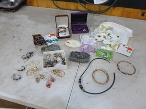 lot 101 image: Costume Jewelry