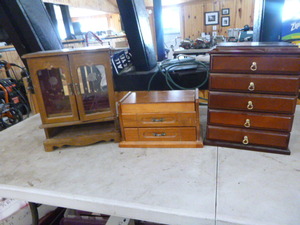 lot 111 image: 3 Jewelry Boxes