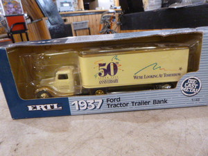lot 71 image: 2 Ertl 1937 Ford Tractor Trailer Bank