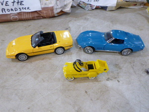 lot 74 image: 3 Model Die-Cast Cars