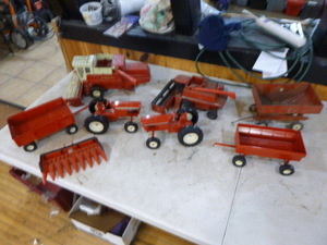 lot 75 image: Toy Tractors and Wagons