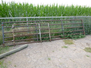 lot 4 image: 2 Gates