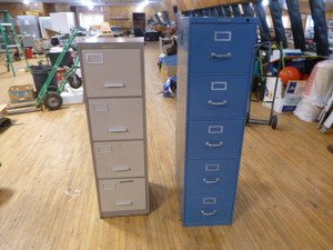 lot 117 image: 2 File Cabinets