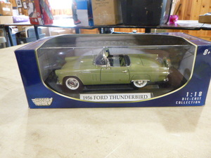 lot 61 image: Motor Max 1956 Ford Thunderbird Die-Cast Car