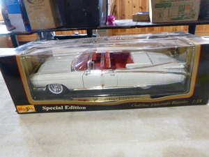 lot 62 image: Maisto 1959 Cadillac Eldorado Biarritz Die-Cast Car