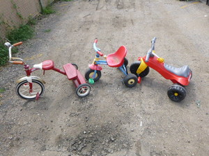 lot 145 image: Tots Tricycles