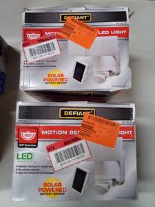lot 124 image: Defiant motion light solar powered