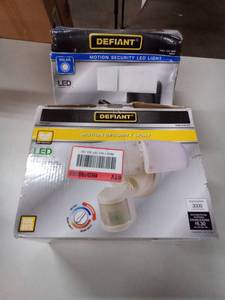 lot 125 image: Defiant motion lights led