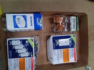 lot 226 image: Assortment of electrical