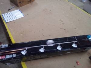 lot 282 image: Eglo track lighting