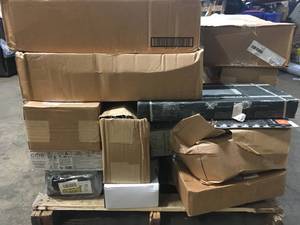 Mix pallet of ceramic flooring  see all pictures costumer returns
