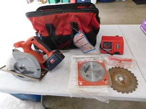 Milwaukee Circular Saw--6 12 In Carrying Case