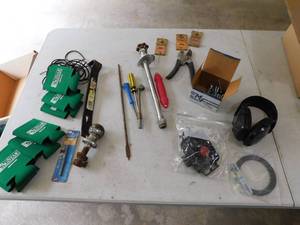 6 Agstar Can Coozies--3 Mouse Traps--Head Phone--Outside Water Faucet Control--Howard Leigt By Sperian Sync Ear Muffs--Box Of Screws--Trailer Hitch Ball--Phillips Flat Head Wood Screws  (Zinc--02563     8  x  3)--Wire Cutter