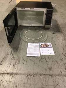 Panasonic 1.6 CU ft Microwave in working condition (review all pictures)