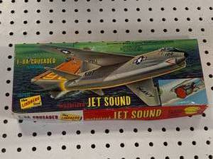 lot 3 image: F-8a Crusader Lindburg Line Model Airplane Kit