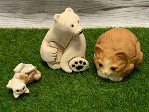 lot 15 image: Stone Critters Cats Polar Bear