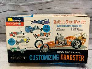 lot 18 image: Vintage 1961 PC65 Monogram Sizzler Dragster Model