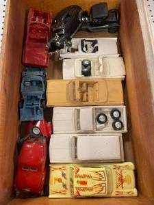 lot 44 image: Large Lot of Vintage Model Vehicles