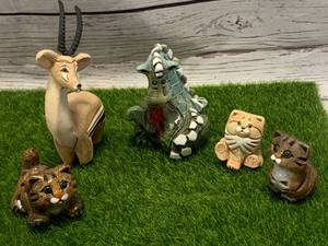 lot 75 image: Lot of Five Vintage Stone Critters (These Sell Well On Ebay)