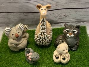 lot 78 image: Lot of Five Vintage Stone Critters (These Sell Well On Ebay)