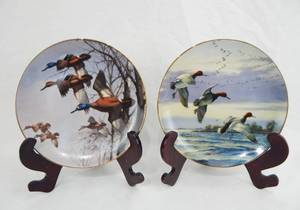 lot 129 image: Set of 2 Vintage 1988 Limited Edition David Maass Ducks Taking Flight Series Collector Plates