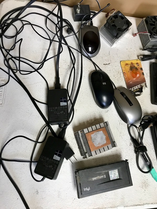 lot 58 image: Technology Items Bundle
