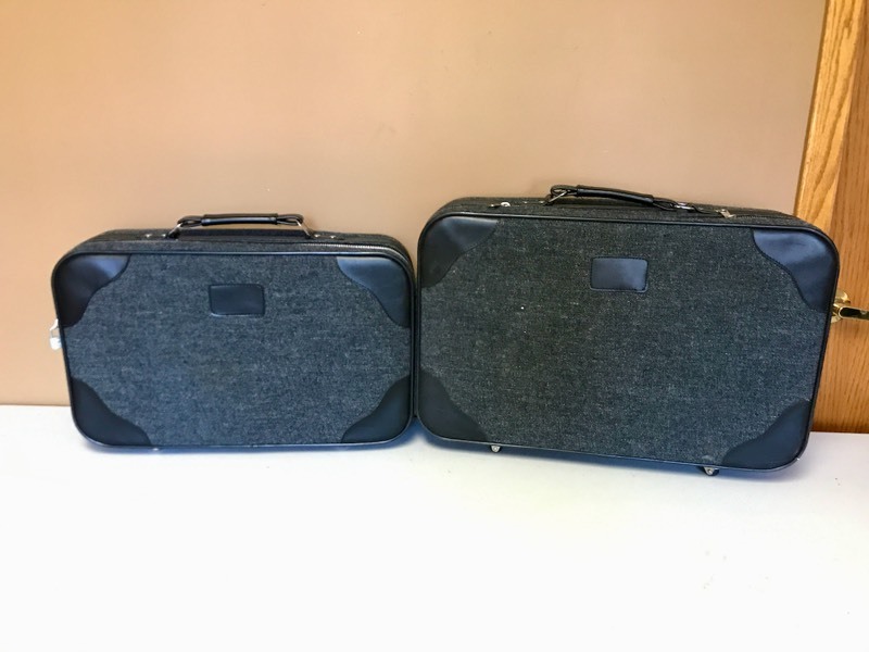 lot 20 image: Vintage Suitcases
