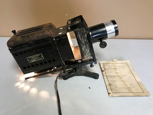 lot 52 image: Vintage - Keystone Projector 41-21-11 w Booklet
